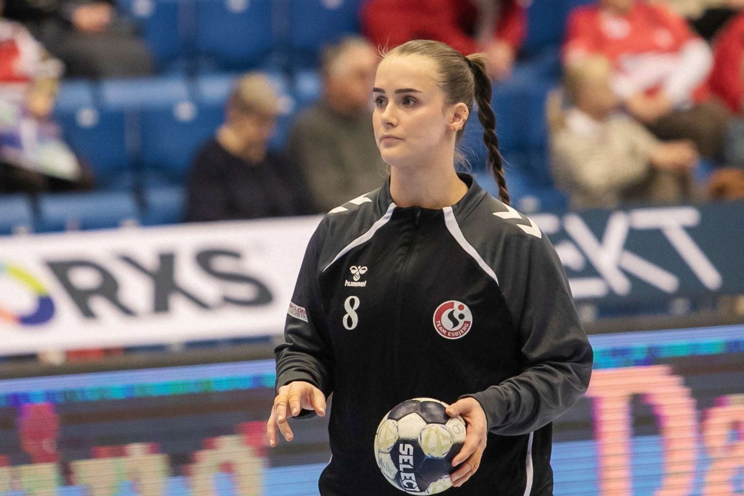 Live Deila tager ofte mod en mængde tacklinger i løbet af en kamp. Foto: Johnny Tauman.