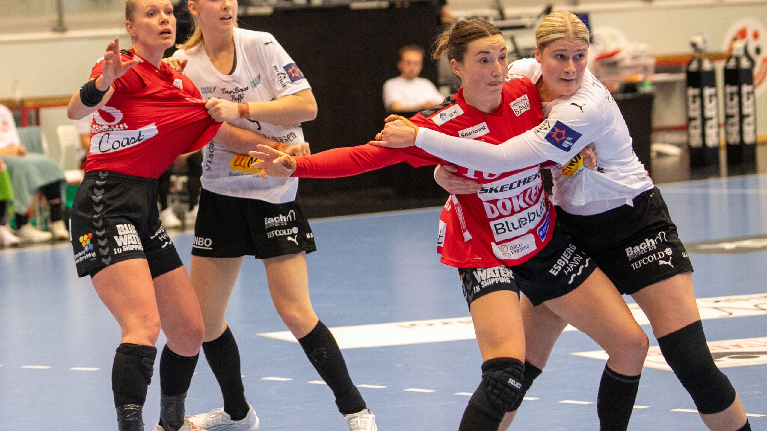 Stregspillet varetages af Kathrine Heindahl og Olivia Löfqvist. Foto: Johnny Tauman.