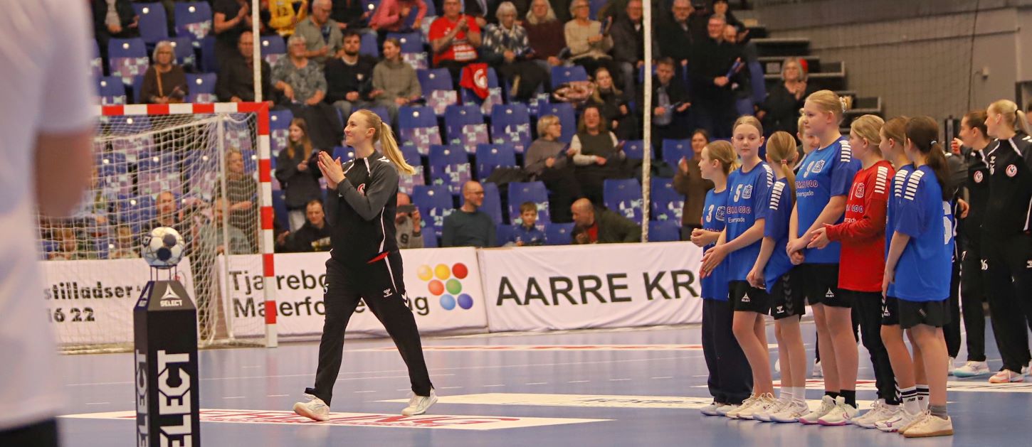 Verdens bedste Henny Reistad blev hyldet før kampen for at være kåret som verdens bedste for tredje år i træk. Foto: Johnny Tauman.
