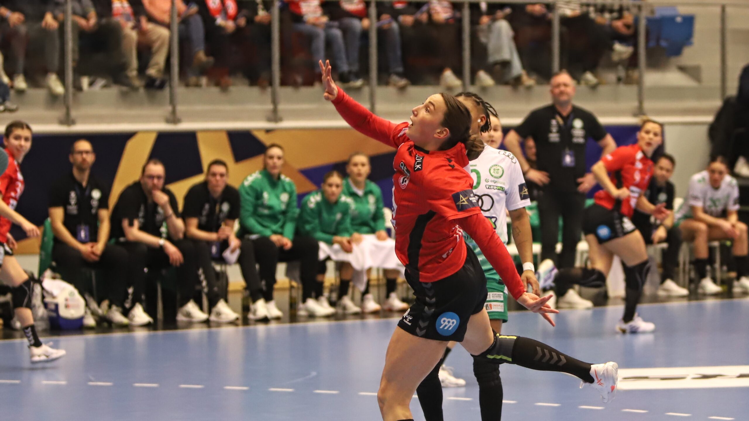 Olivia Löfqvist med et kontrolleret lob. Foto: Johnny Tauman.