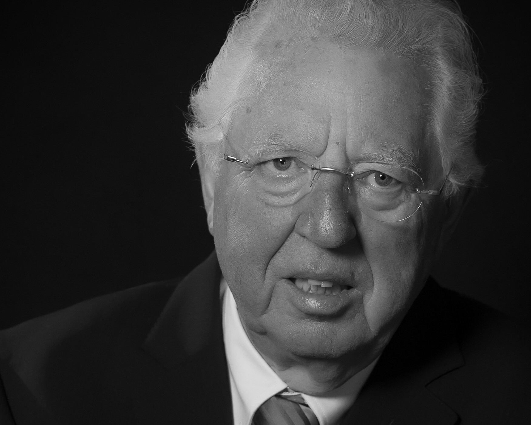 Henning Uth runder 90 år den 18. februar 2026. Privatfoto.