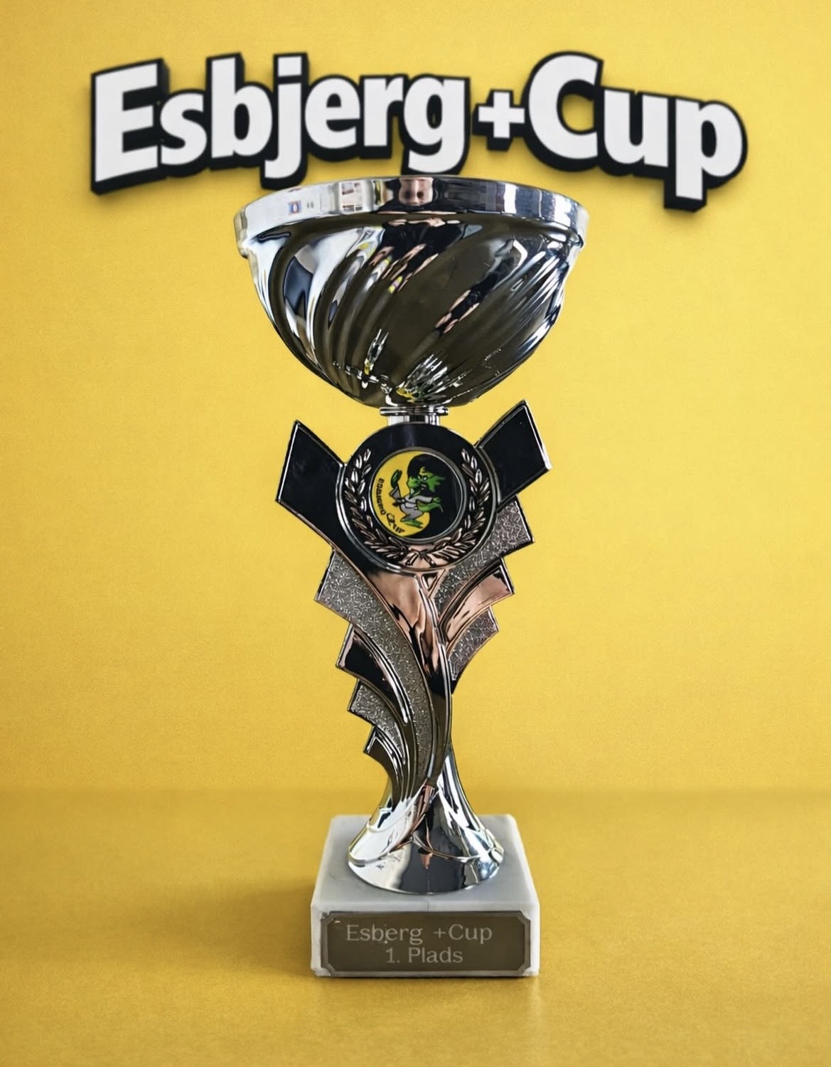 Esbjerg+Cup-pokalen. PR-foto.