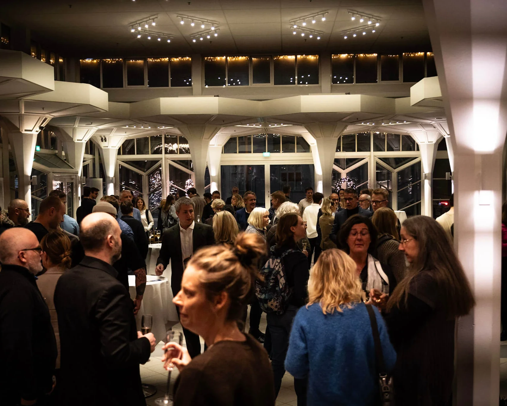 Publikum i Musikhuset Esbjergs foyer. Arkivfoto: Fjodor Pedersen.