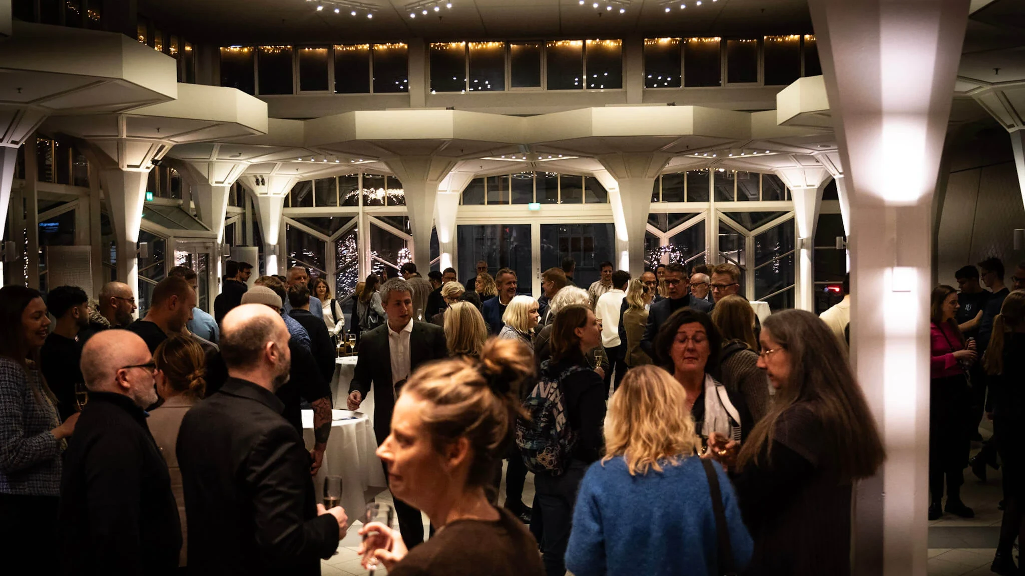Publikum i Musikhuset Esbjergs foyer. Arkivfoto: Fjodor Pedersen.
