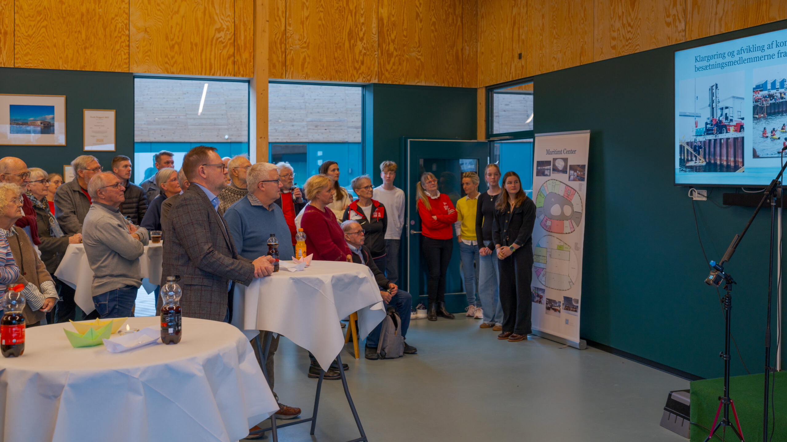 Borgmester Jesper Frost Rasmussen fulgte interesseret med i den historiske gennemgang. Foto: Lars Christensen.