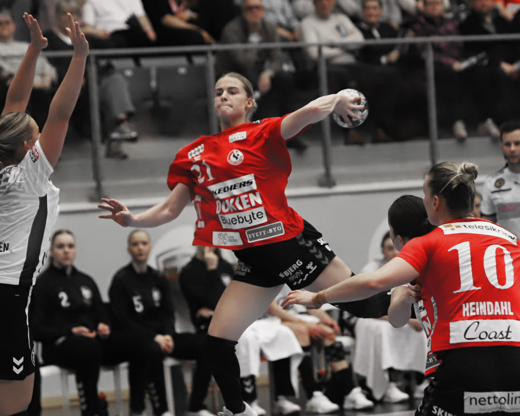 Kindbergs styrke var samspillet ned bl.a. Kathrine Heindahl. Foto: Johnny Tauman.