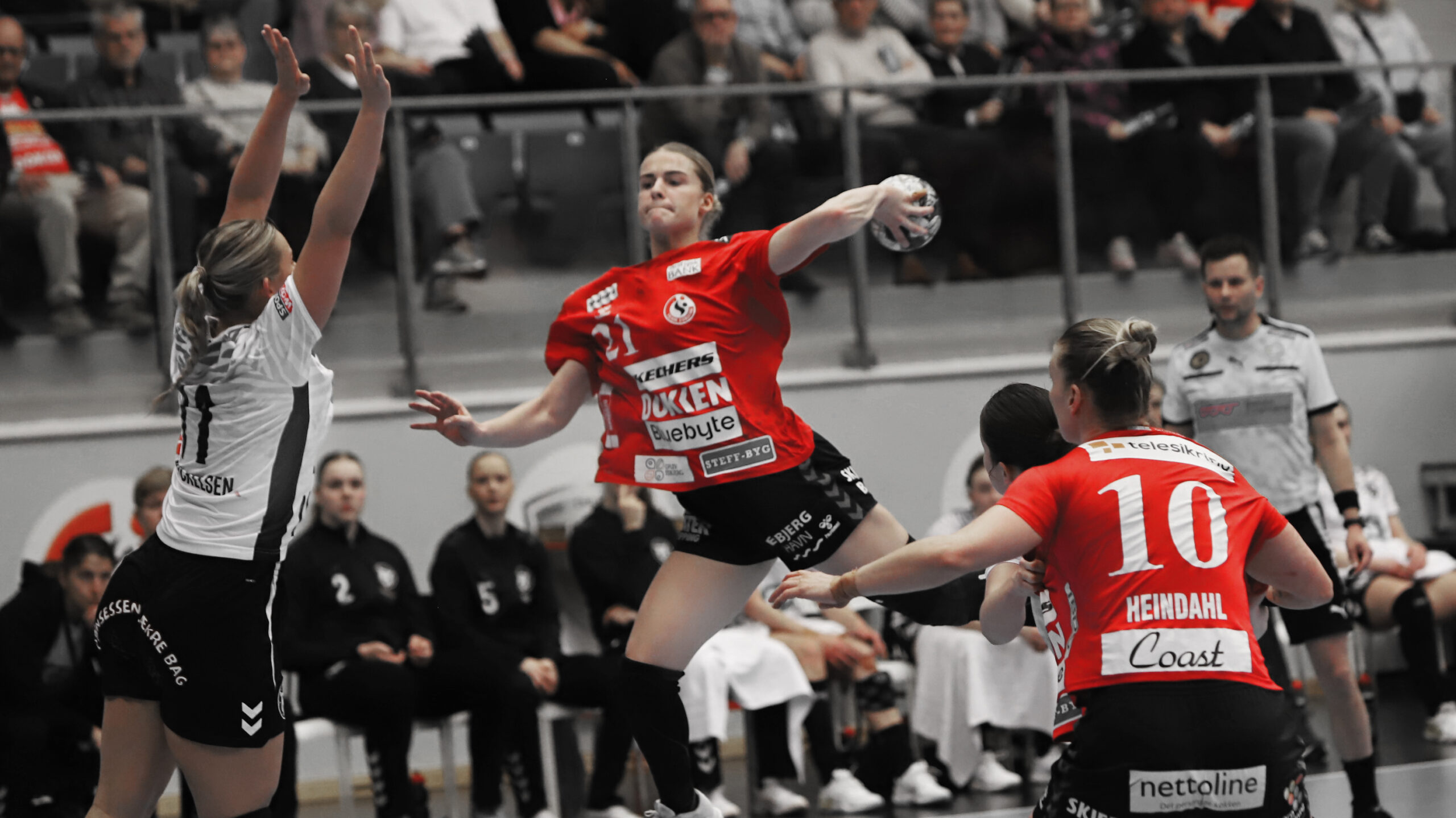 Kindbergs styrke var samspillet ned bl.a. Kathrine Heindahl. Foto: Johnny Tauman.