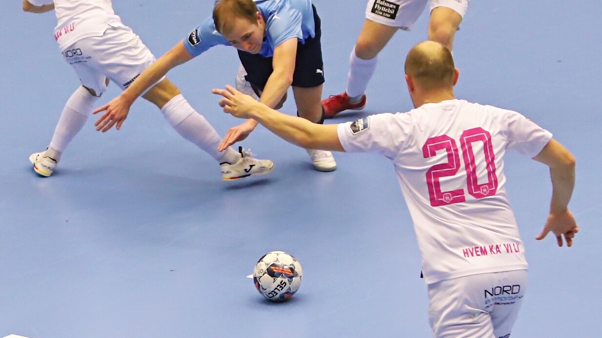 Der var tænding på - og mange tilskuere, da Esbjerg Futsal spillede kvartfinale. Foto: Johnny Tauman.