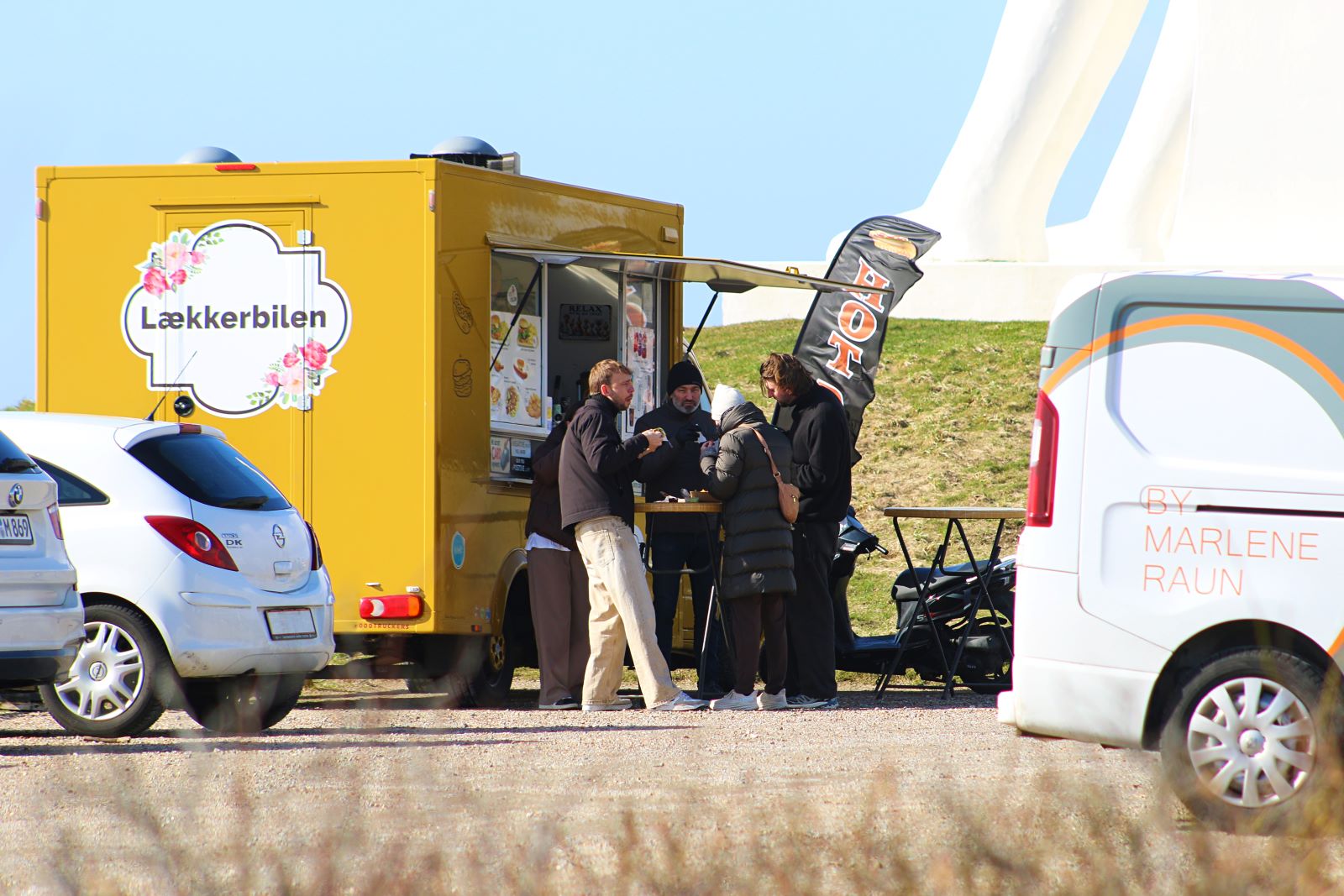 Hotdogs og is er eftertragtede tilbud. Foto: Johnny Tauman.