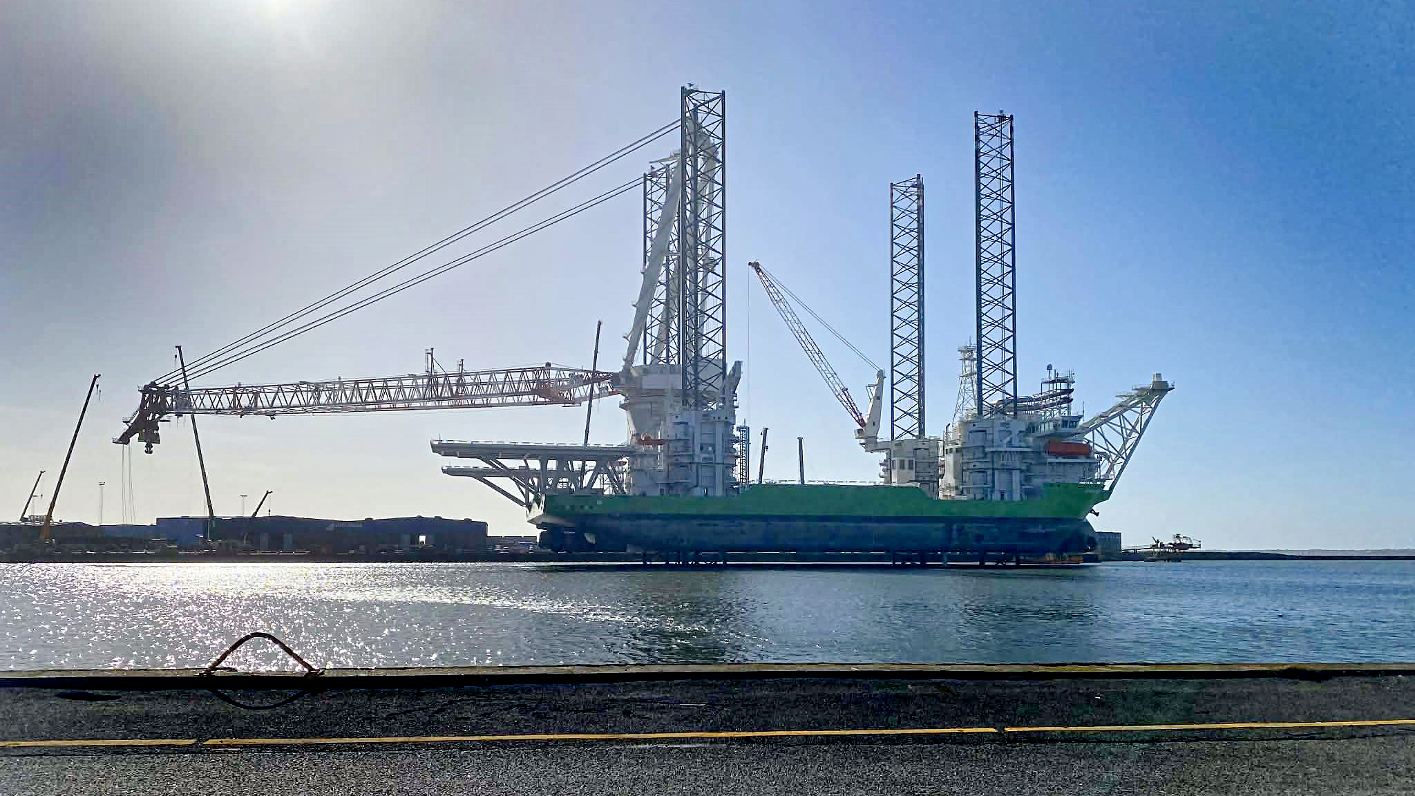 Norse Wind på en solskinsrig martsdag. Foto Johnny Tauman.