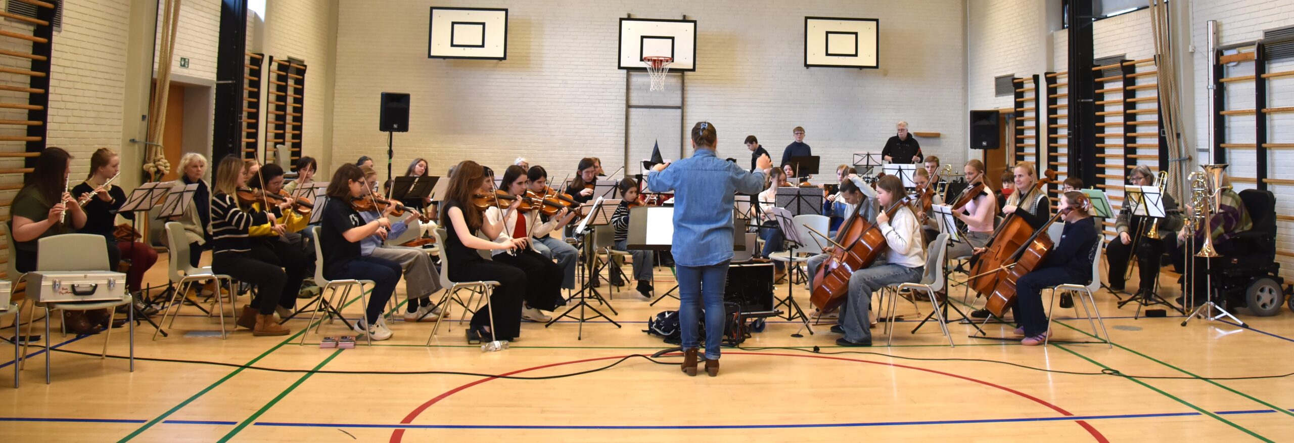 MiniSymf består af 45 unge musikere og er et af Kulturskolen Esbjergs største klassiske orkestre.