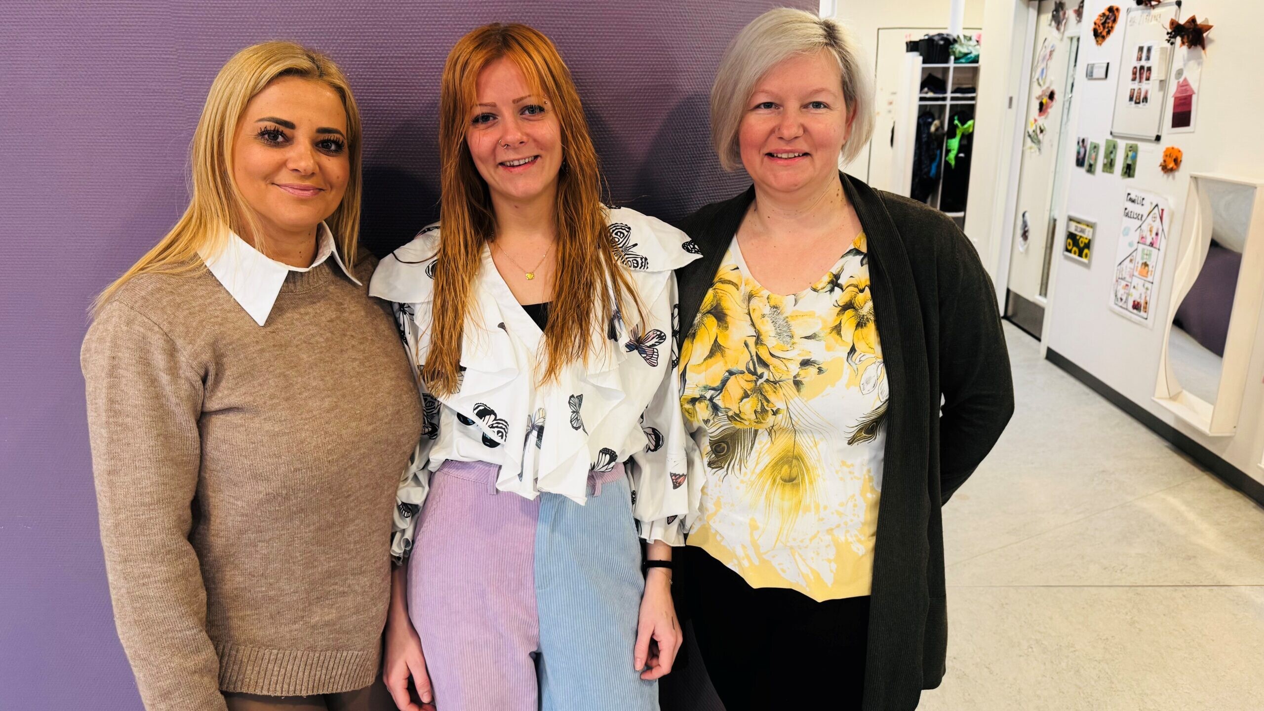 Katja Leskovic og Alenka Komljanc fra Ljubljana besøger i denne uge Bydelens Børnehus i Krydset i Esbjerg som en del af Erasmus+. Her sammen med pædagog Mia Lerke, der arbejder med metoden “Vi lærer sammen”.