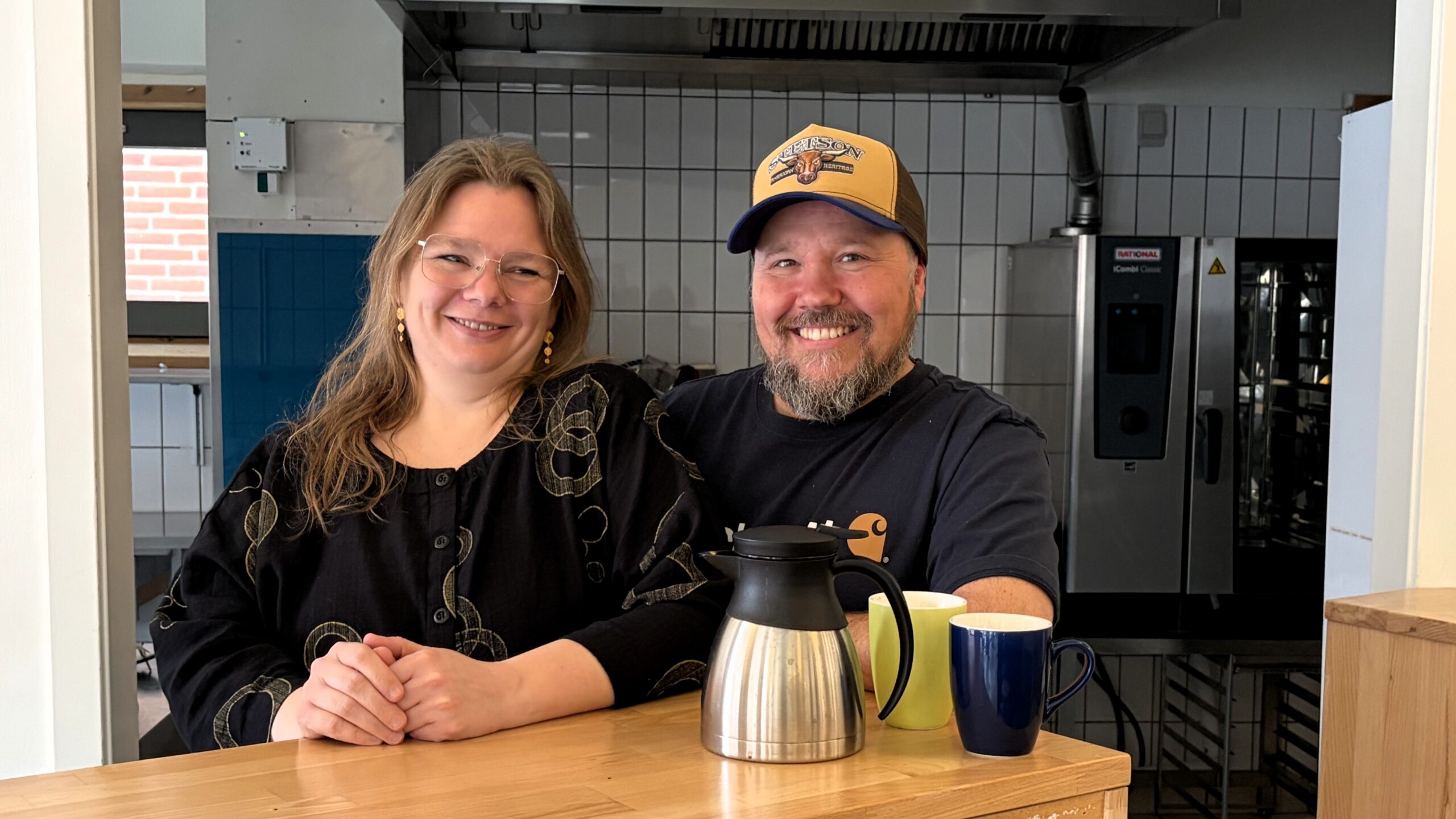 Om en måneds tid forventer Anja Parbst Høst og Kasper Kirkegaard at slå dørene op til caféen på Hovedbiblioteket i Esbjerg. PR-foto.