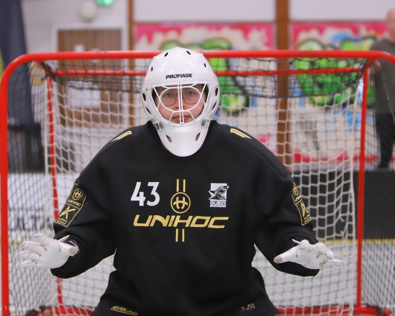 Som målmand i floorball kan man forvente bolde mod sig hurtigere end pucke på en ishockeybane! Foto: Johnny Tauman.