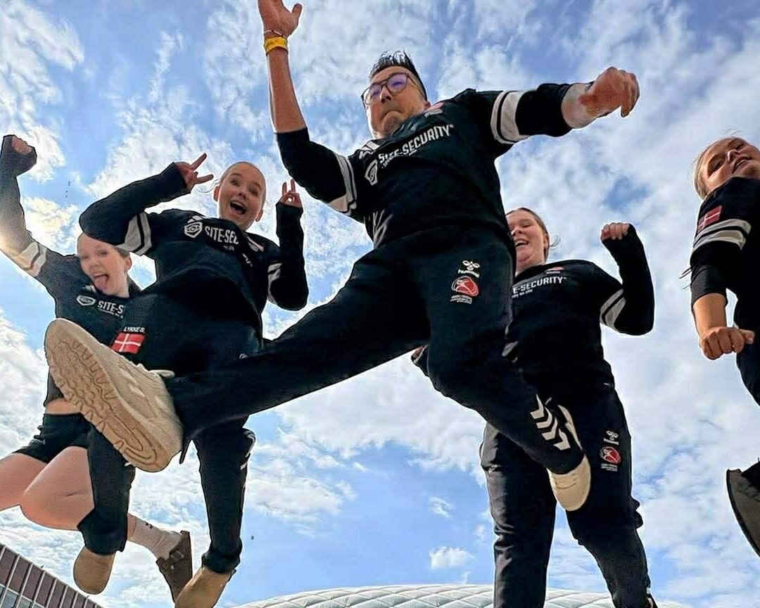 Glæde og jubel efter kampene – uanset resultatet er stemningen helt i top. Privatfoto.