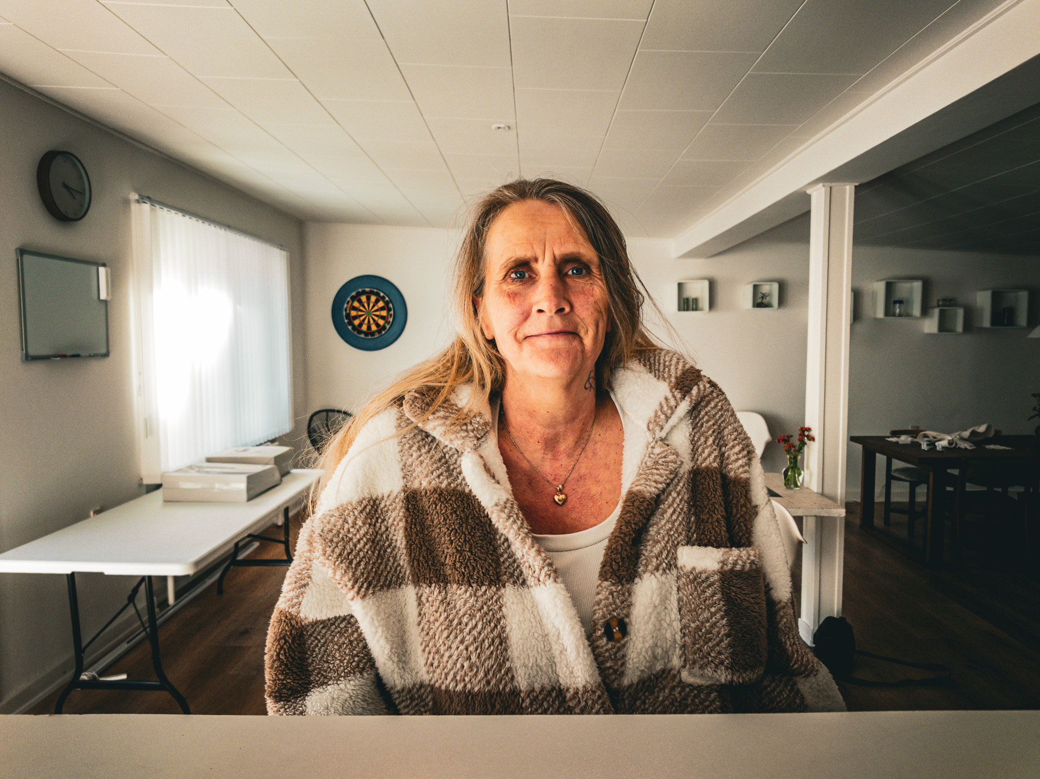 Inden Charlotte blev førtidspensioneret har hun blandt andet arbejdet i fisk på havnen. Nu er hun kvinden bag fristedet Håbets Havn. Foto: Fjodor Pedersen.