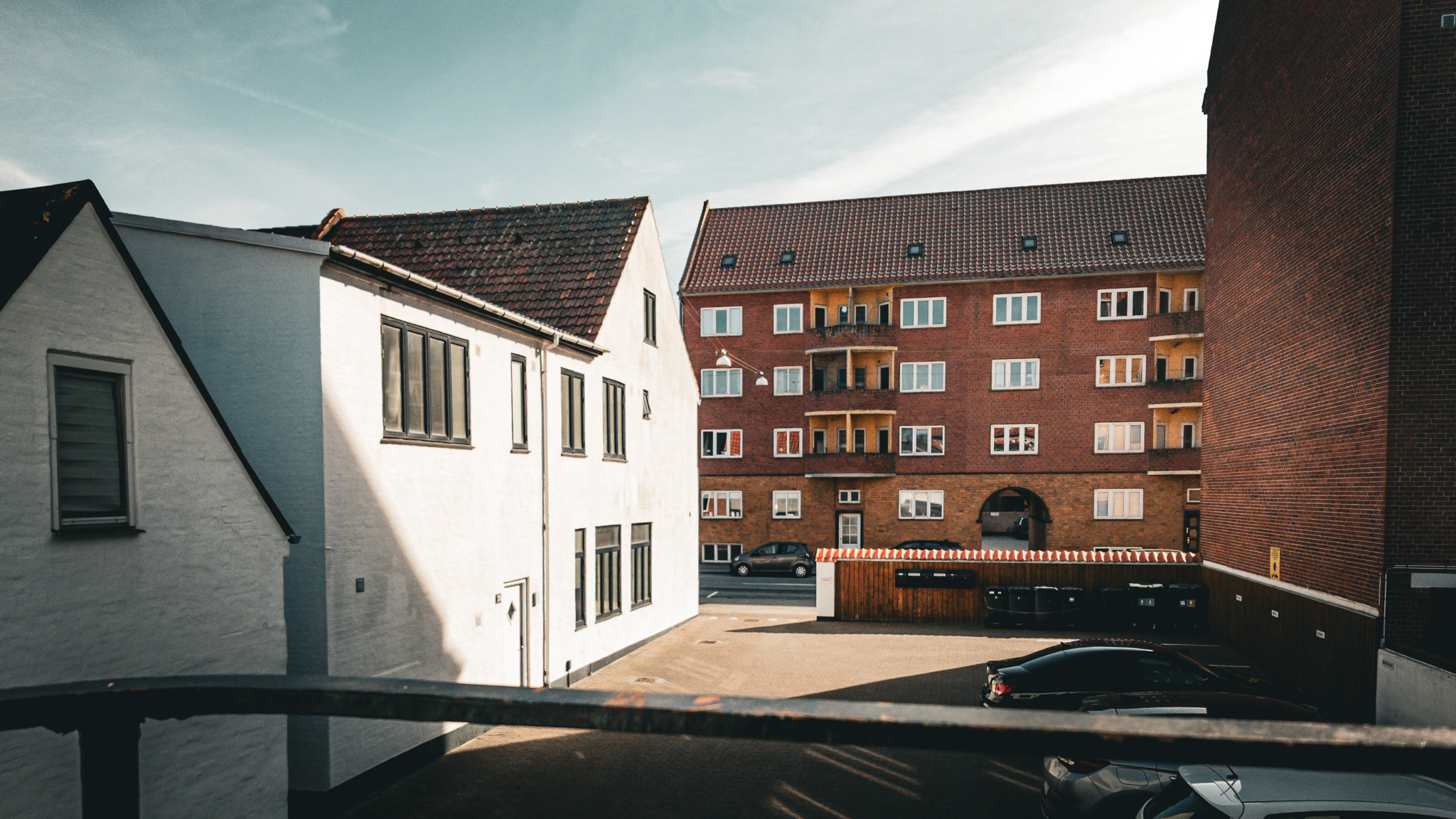 Med en tilbagetrukket placering i baggården har Charlotte Elstrøm Ree skabt et sted, der skal være hyggeligt at være. Foto: Fjodor Pedersen.
