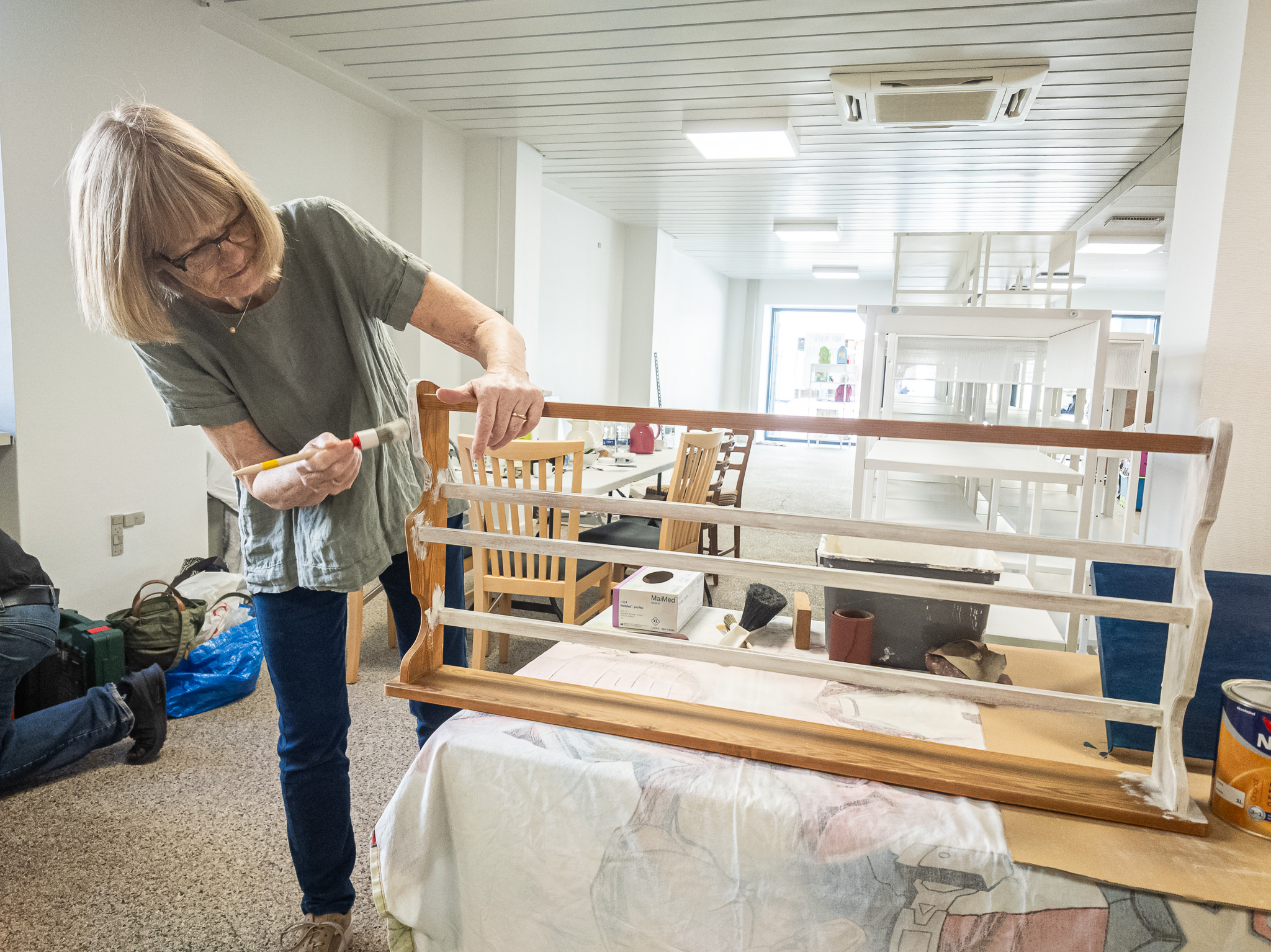 Lisbeth Hansen og de mange andre damer glæder sig til at kunne byde kunderne velkommen til den nye butik. Foto: Fjodor Pedersen.