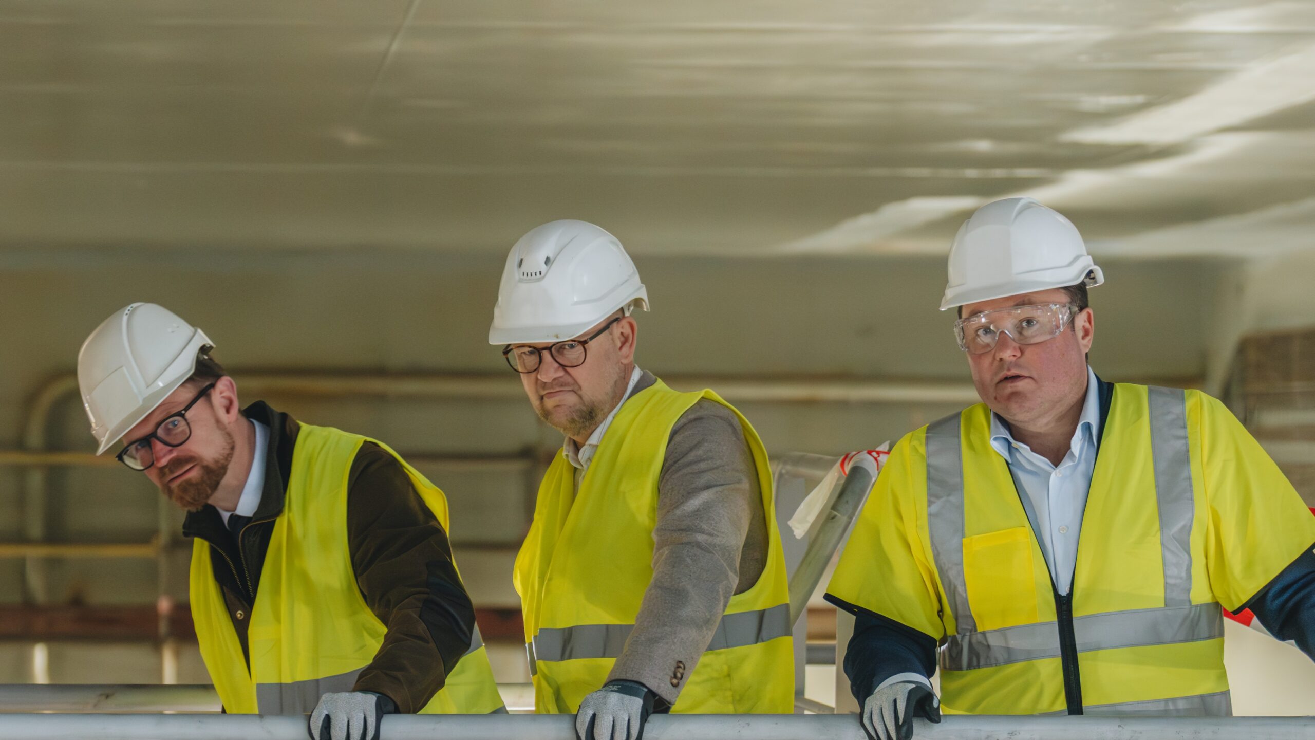 Fra venstre: Benny Engelbrecht (S), Jesper Frost Rasmussen (V) og Anders Kronborg (S). Foto: Greensand.