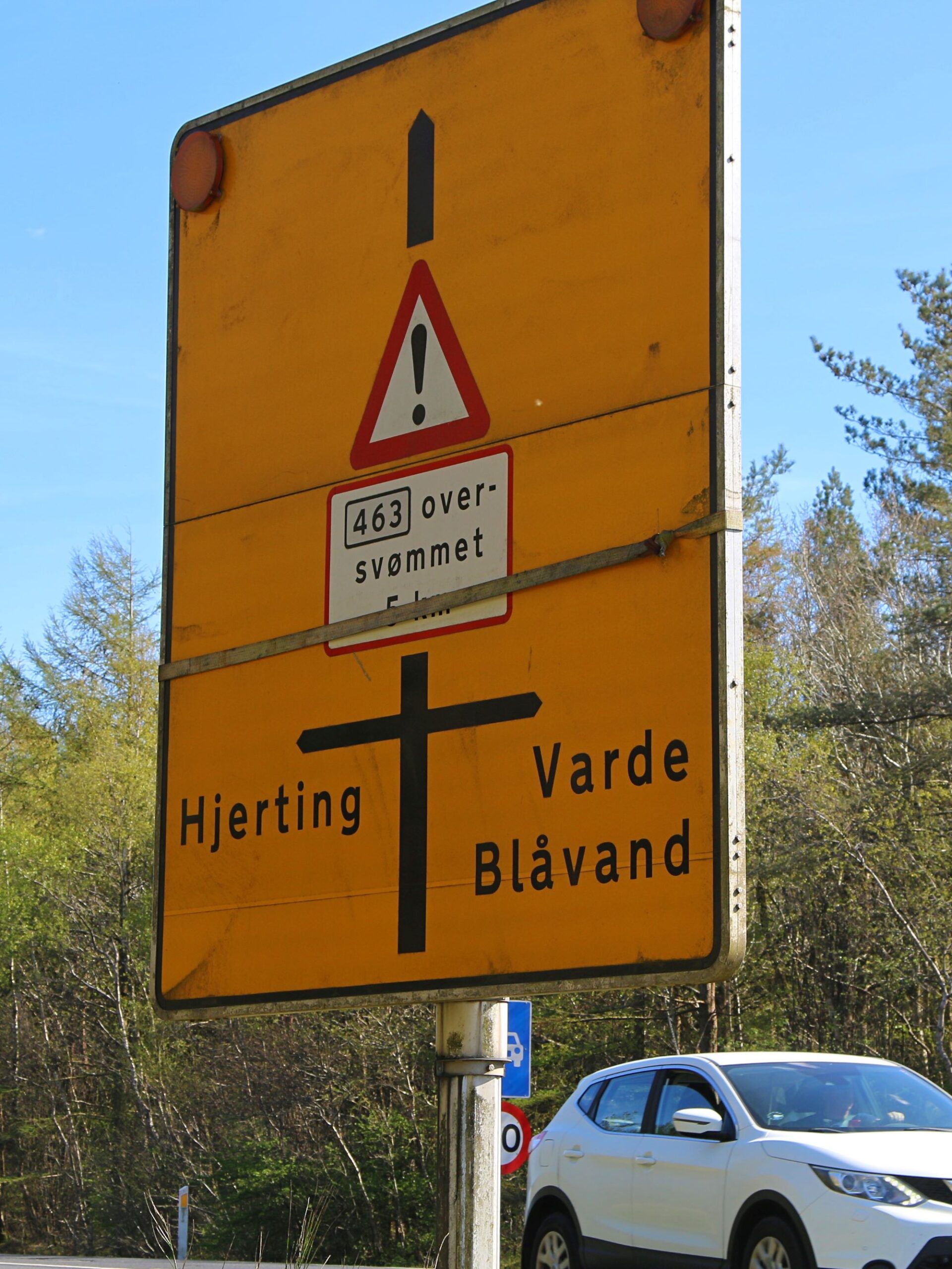 Skiltning for omkørsel over Varde ved den nye rundkørsel på Vestkystvejen. Foto: Johnny Tauman.