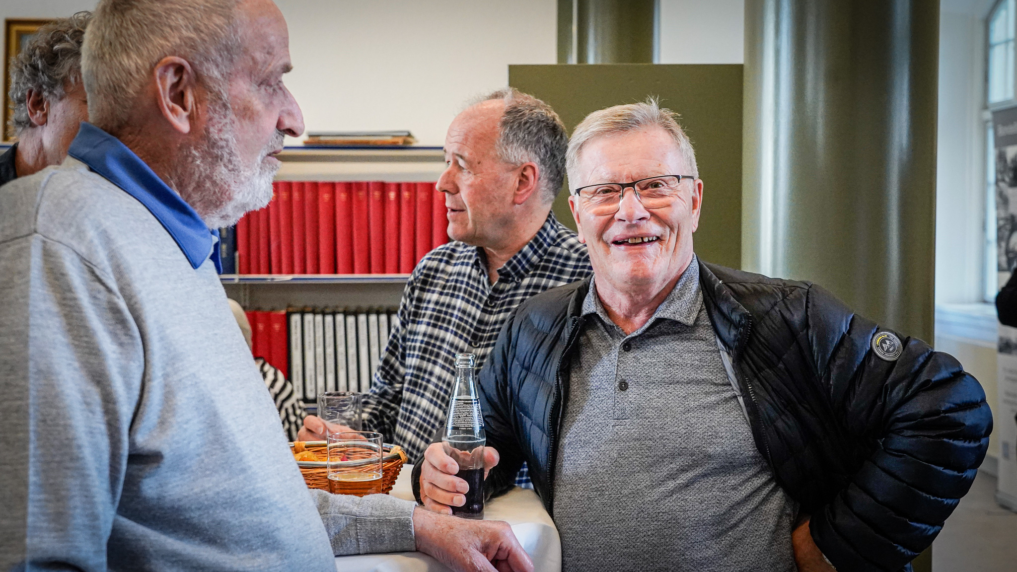 Booker Søren Højberg (th) var blandt byens gæster. Han er en historie for sig - og har selv bidraget markant til byens kulturelle historie gennem de seneste fem årtier. Foto: Fjodor Pedersen.