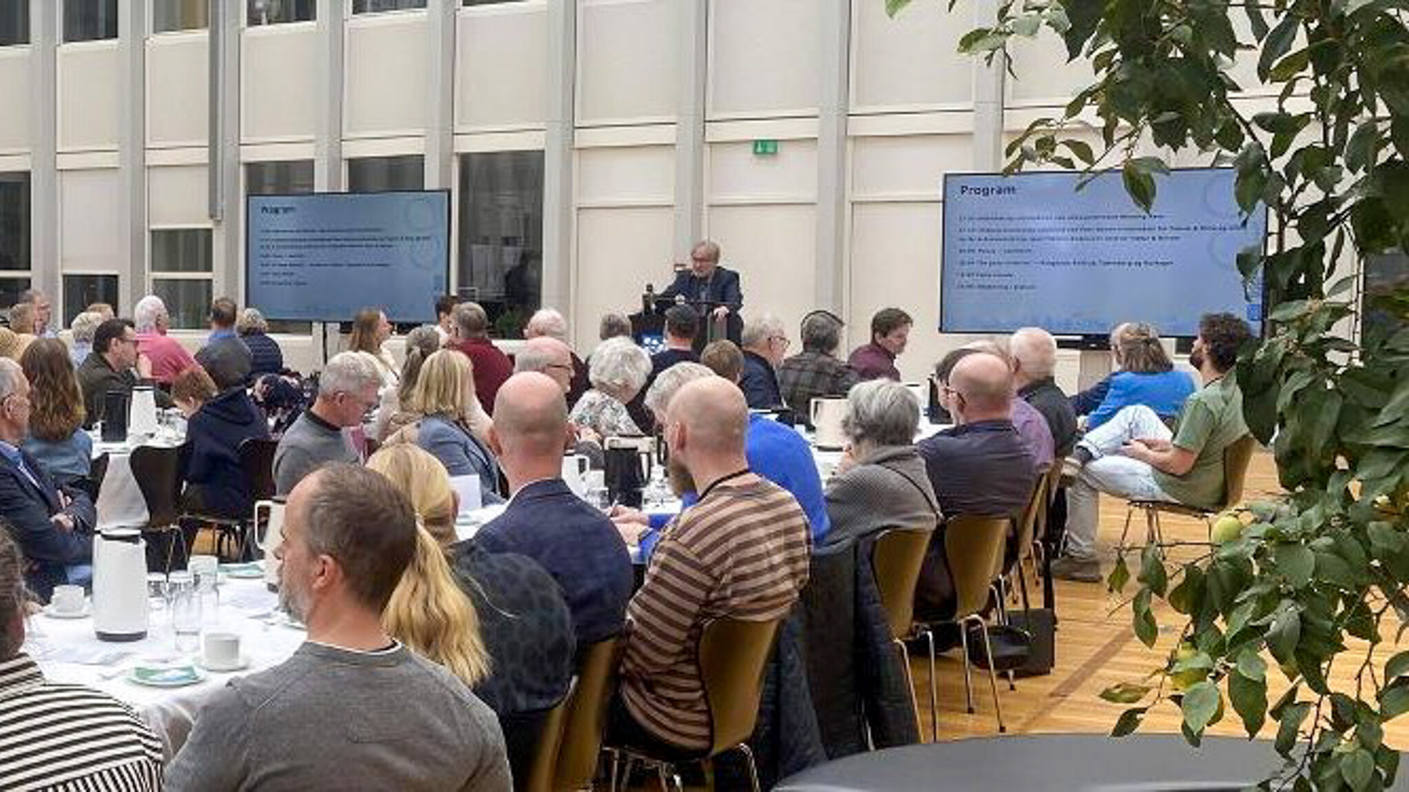 Billede fra et fællesmøde på Esbjerg Rådhus for alle kommunens lokalråd. Arkivfoto.