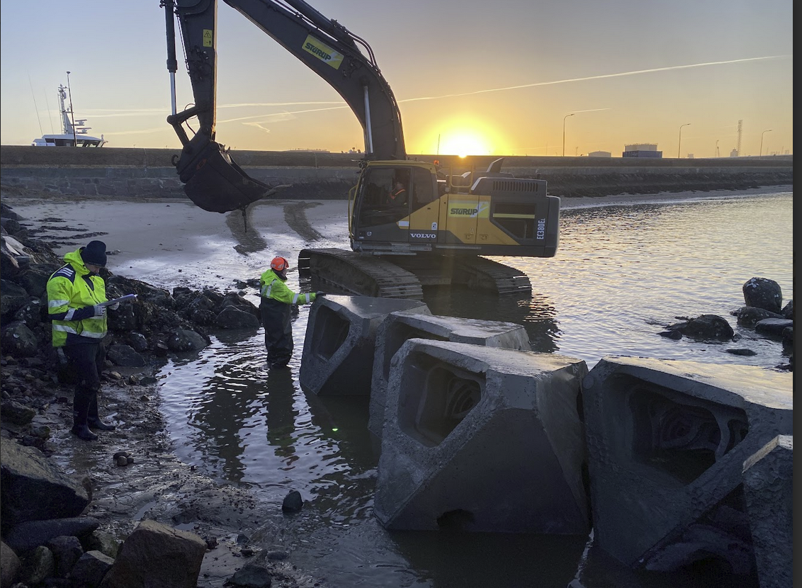 Flere Coastalock-enheder er blevet installeret ved Nordsøkaj, hvor forskere nu skal følge udviklingen i biodiversiteten omkring konstruktionerne.