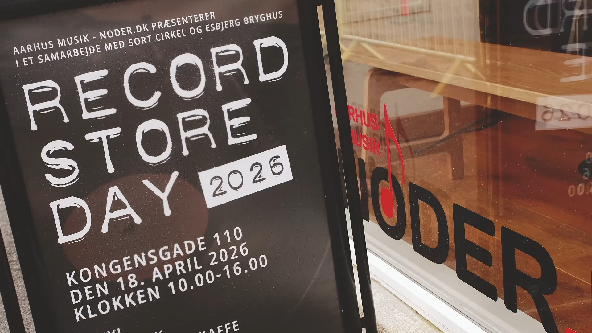 Vinylens festdag i Esbjerg: Record Store Day samlede musikelskere i Kongensgade. Foto: Skovgaard Studio.