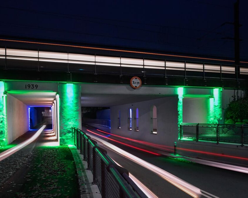 Lysudsmykning på jernbanebroen i Bramming over Viadukten. Arkivfoto: Esbjerg Kommune.
