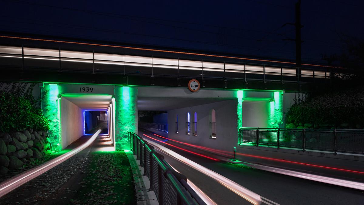 Lysudsmykning på jernbanebroen i Bramming over Viadukten. Arkivfoto: Esbjerg Kommune.