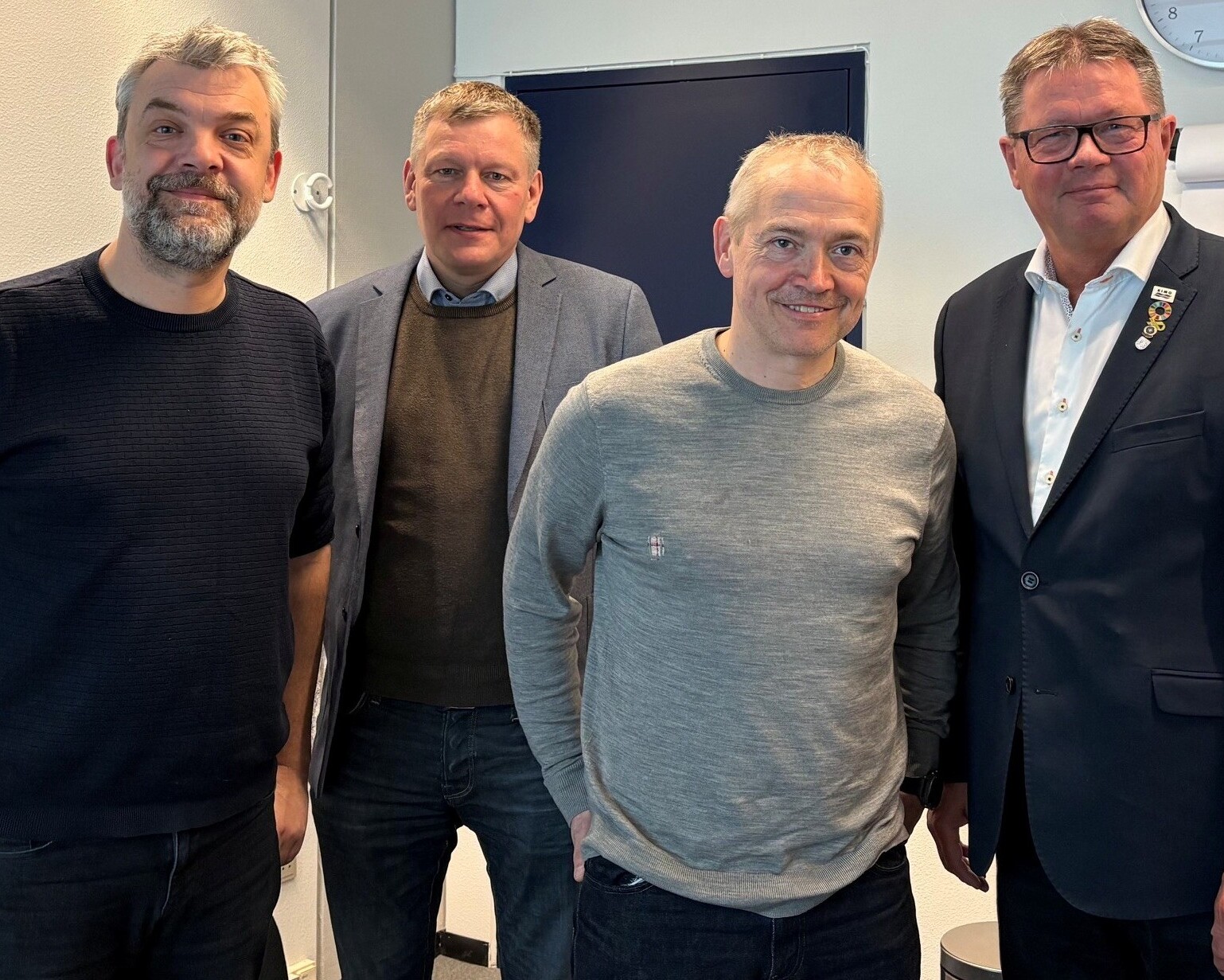 Den politiske følgegruppe består af Mikkel Ammitzbøll, Poul Erik Kjær, Lasse Harder Schousboe og Preben Friis-Hauge. Pressefoto.