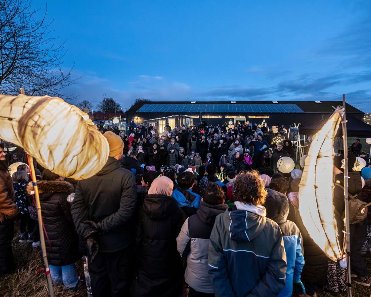 Lysfesten samler allerede i dag beboere i Det Internationale Kvarter – fremover skal et nyt byrum og bypark styrke fællesskabet yderligere. Foto: Esbjerg Kommune.