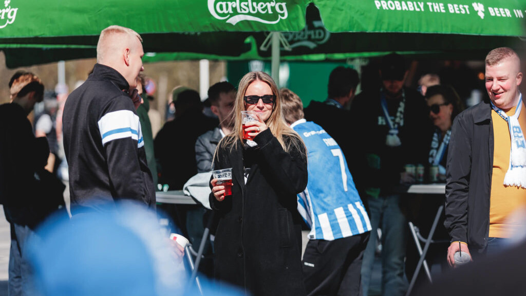 Fans og aktiviteter på forpladsen før EfB-kamp. PR-foto: EfB.