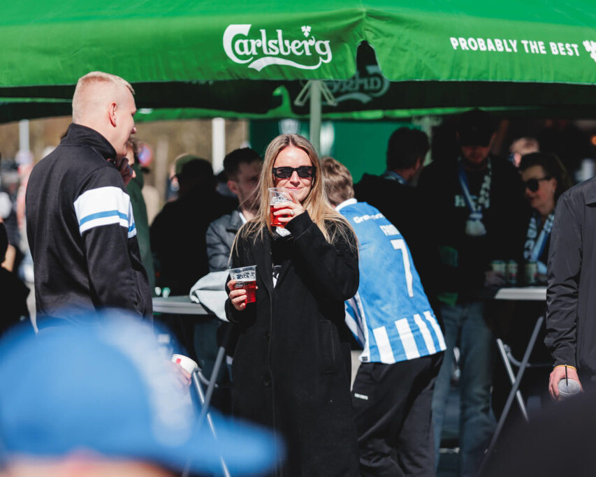 Fans og aktiviteter på forpladsen før EfB-kamp. PR-foto: EfB.