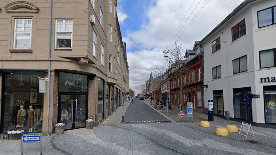 Kirkegade set fra Kongensgade. Arkivfoto.