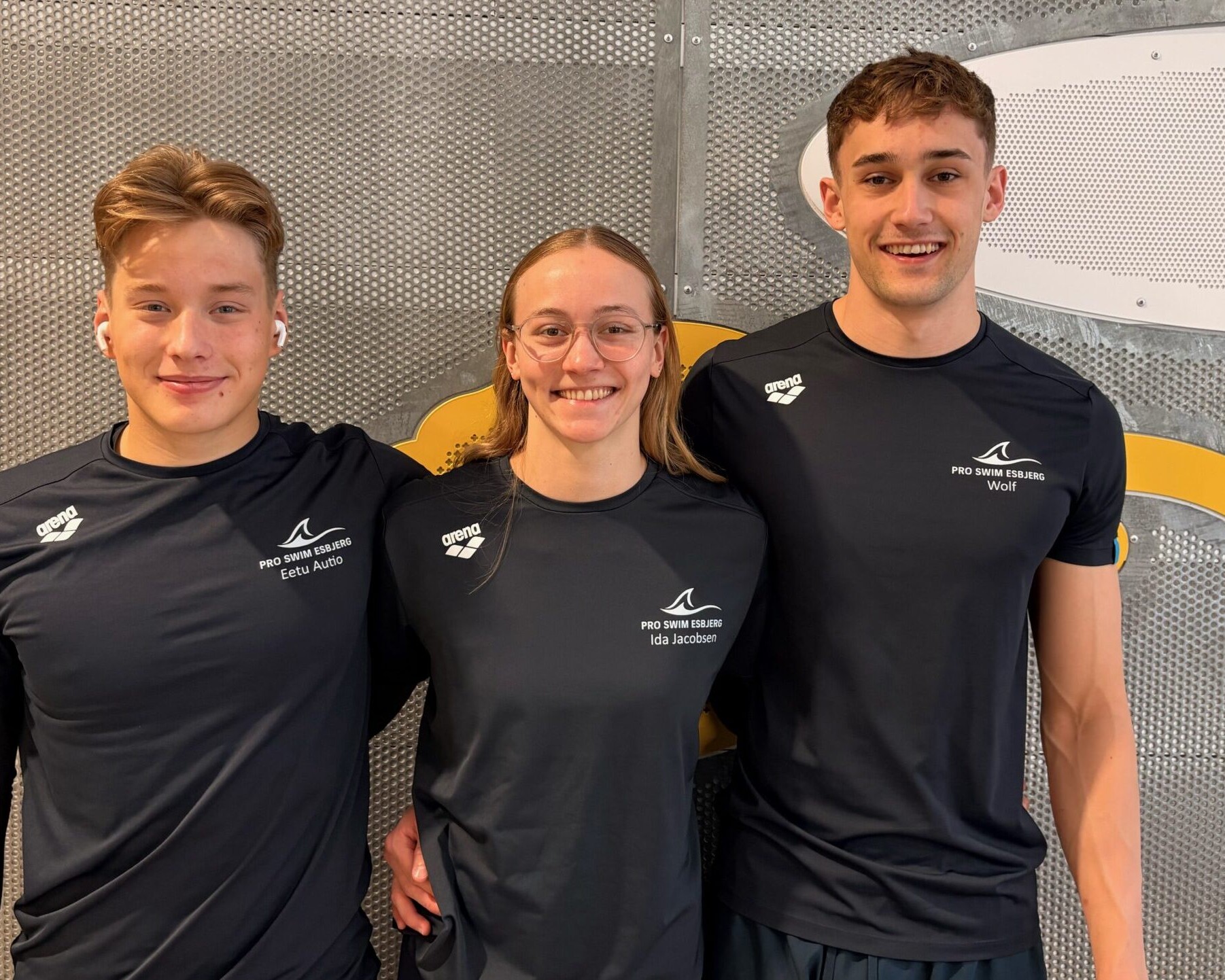 Tre EM-klare svømmere fra Pro Swim Esbjerg: Eetu Autio, Ida Jacobsen og Shawn Wolf. Privatfoto.