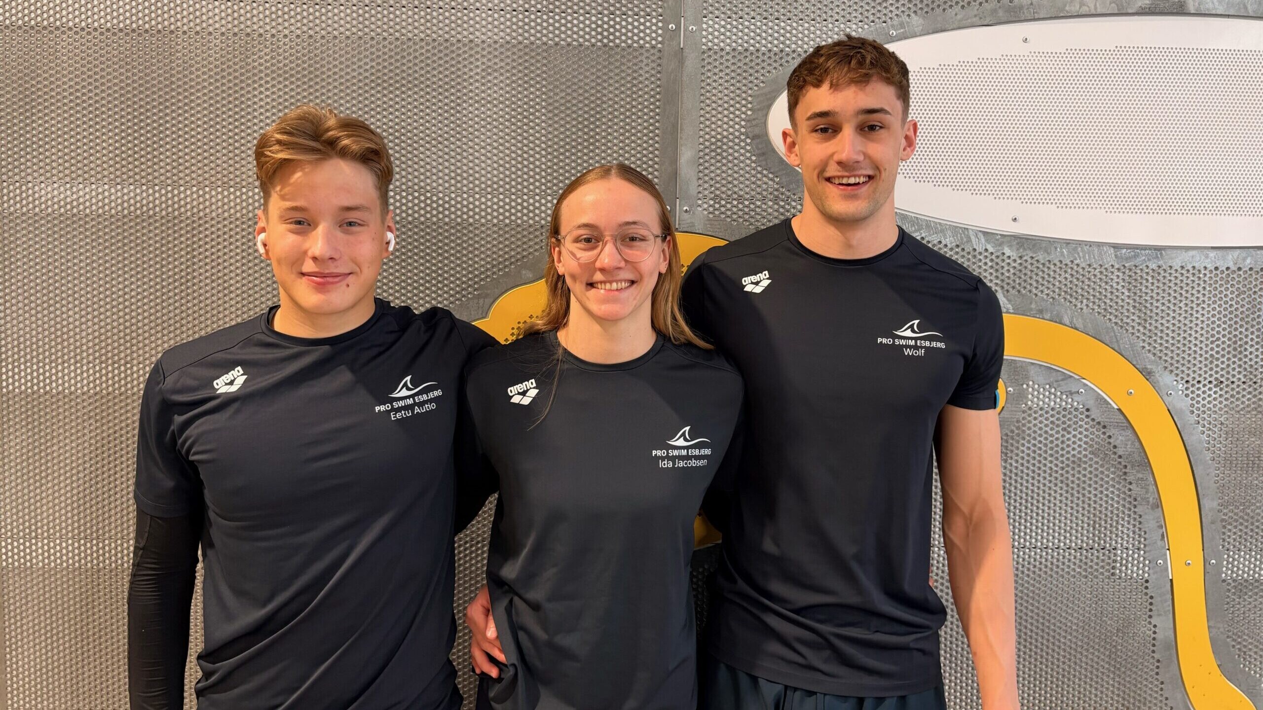 Tre EM-klare svømmere fra Pro Swim Esbjerg: Eetu Autio, Ida Jacobsen og Shawn Wolf. Privatfoto.