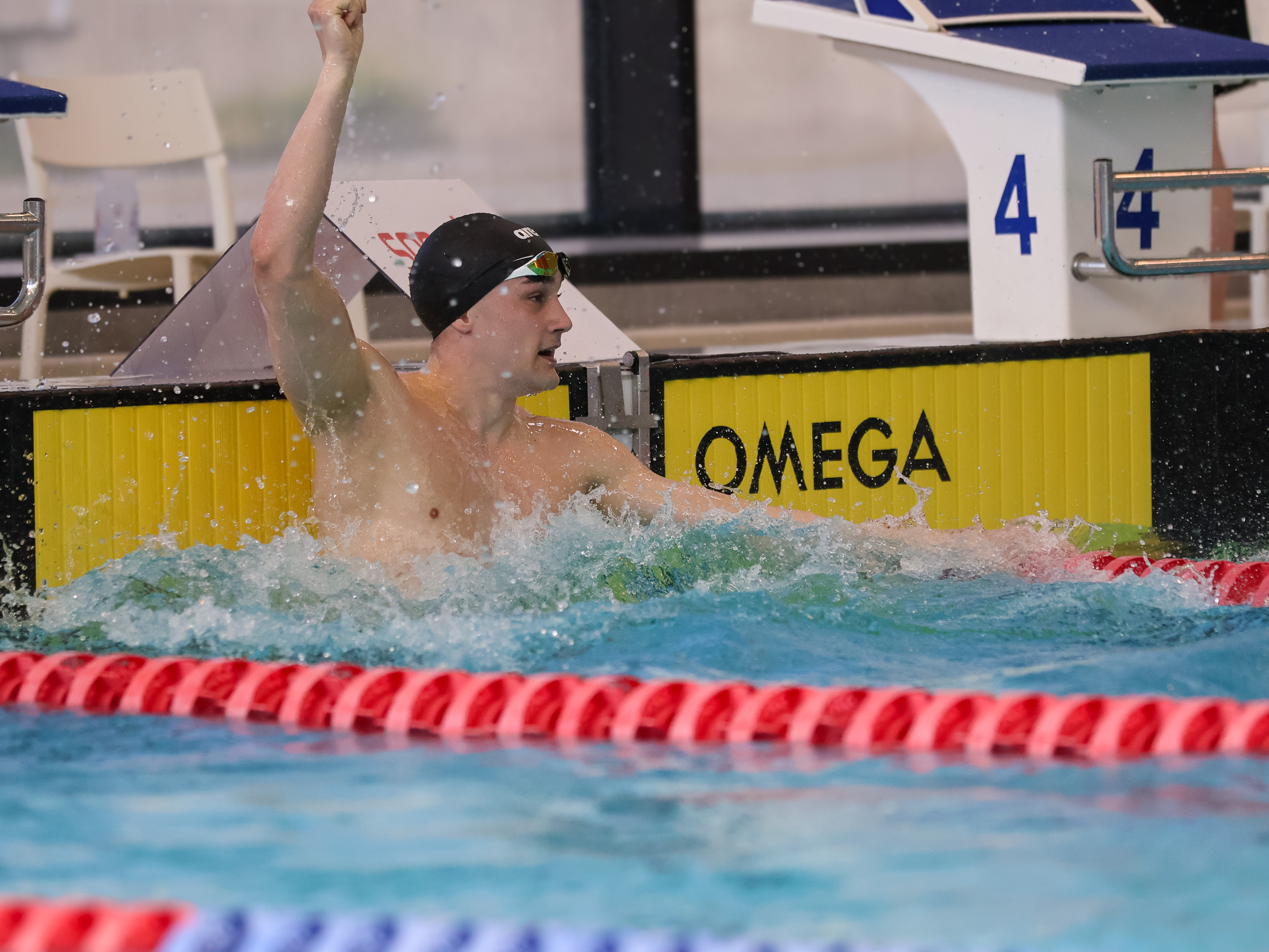 Shawn Wolf jubler efter et stærkt løb i 50 meter bryst, hvor han sikrede sig EM-pladsen. Privatfoto.