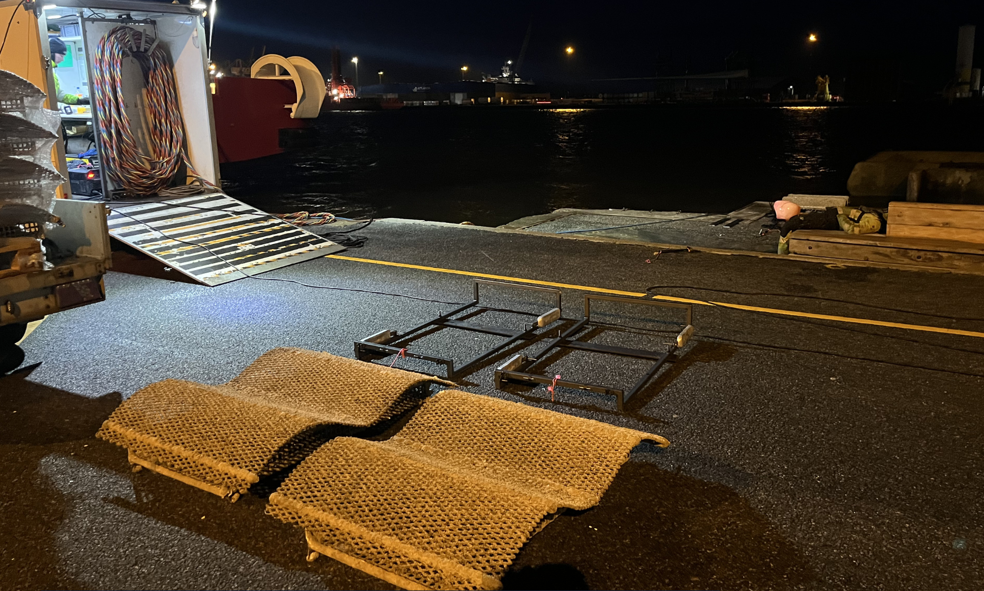 Enhederne blev gjort klar til installation flere steder i havnen. Foto: Ocean Ecostructures.