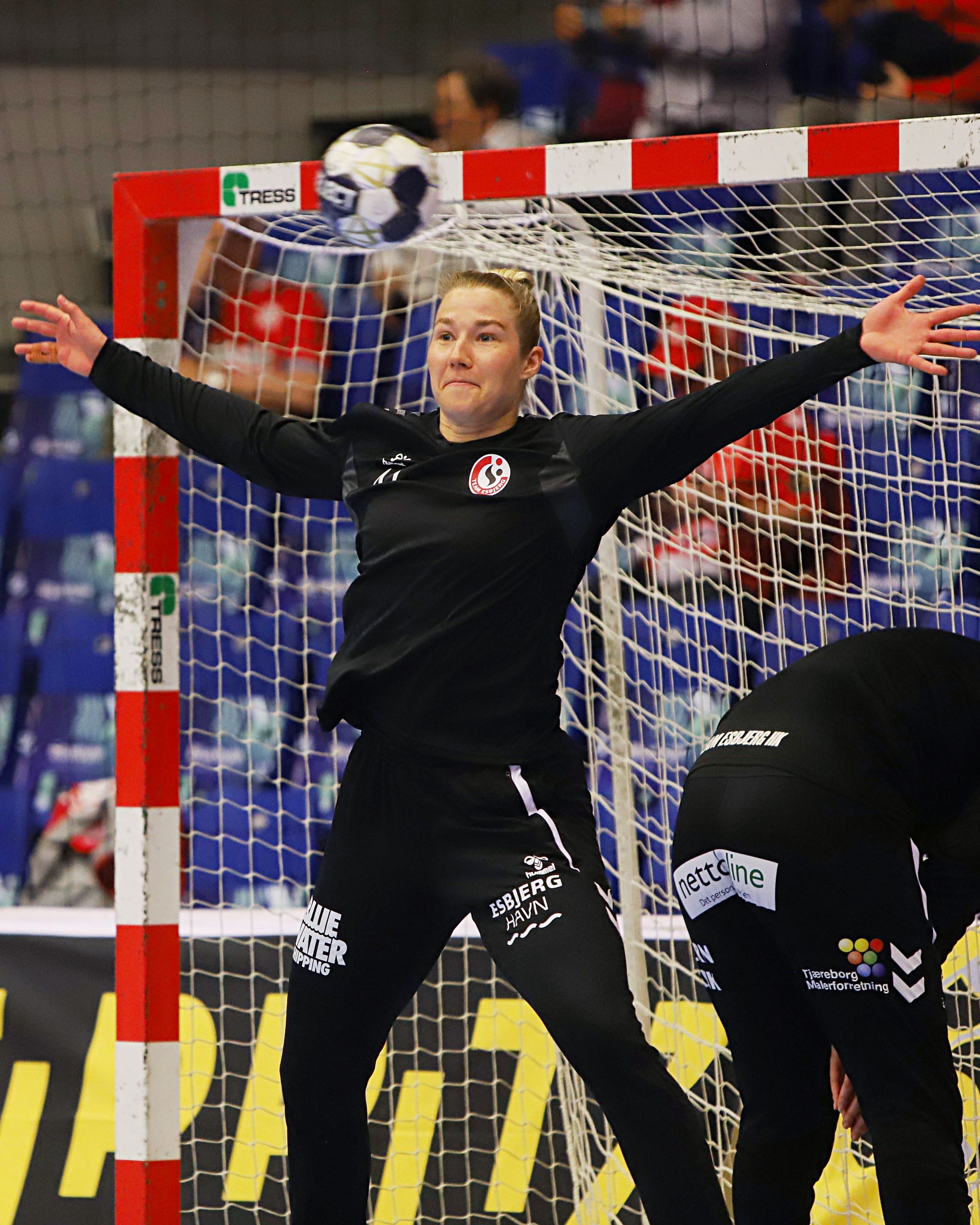 Stærk tysk stjernemålvogter fanget under opvarmningen. Foto: Johnny Tauman.