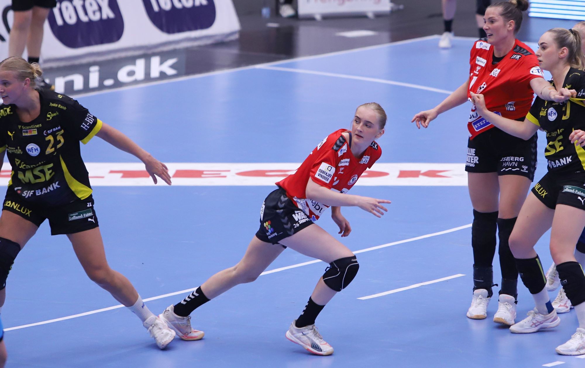 Den unge Luna Kronbøge Mortensen løste sine opgaver perfekt i det offensive spil. Foto: Johnny Tauman.