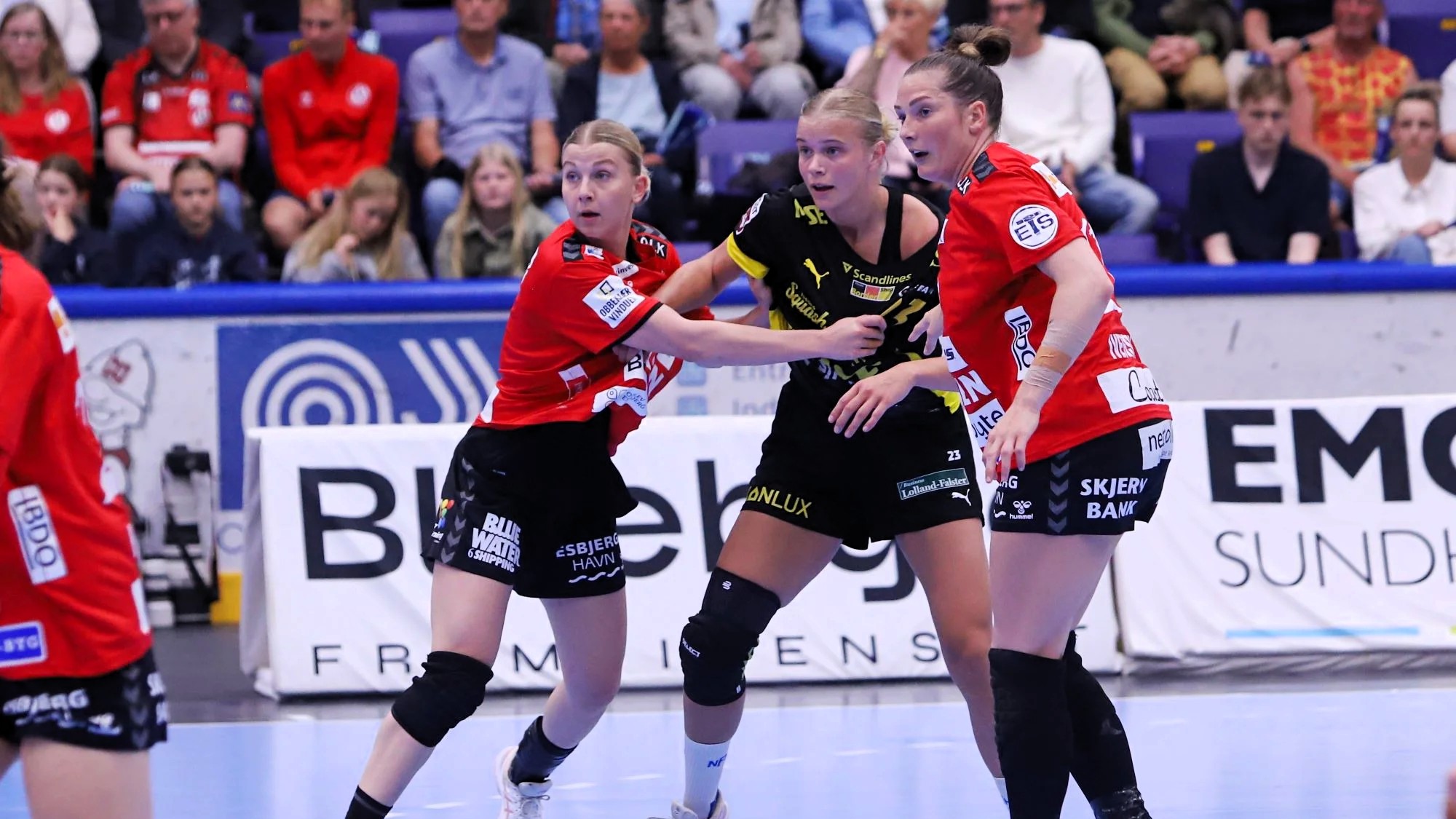Michala Møller og Rikke Iversen er klar til kamp. Arkivfoto: Johnny Tauman.