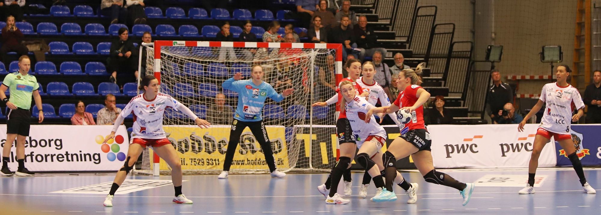 Nora Mørk skabte huller i Ikasts defensiv. Foto: Johnny Tauman.