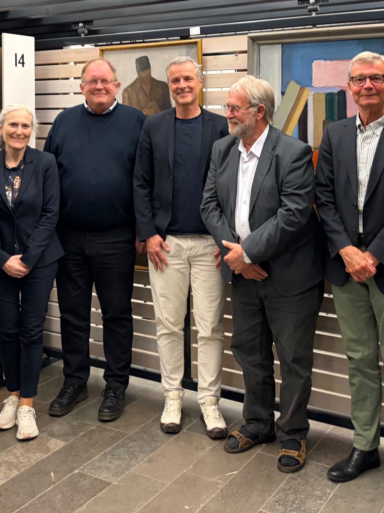 Esbjerg Kunstmuseums nye bestyrelse (fra venstre mod højre): John Lesbo, Anna-Marie Bloch Münster, Morten Hahn-Pedersen, Jan Plantener, Henning Ravn, Søren Nordby og Helene Plet (Peter Schmitz er fraværende på billedet). Pressefoto.