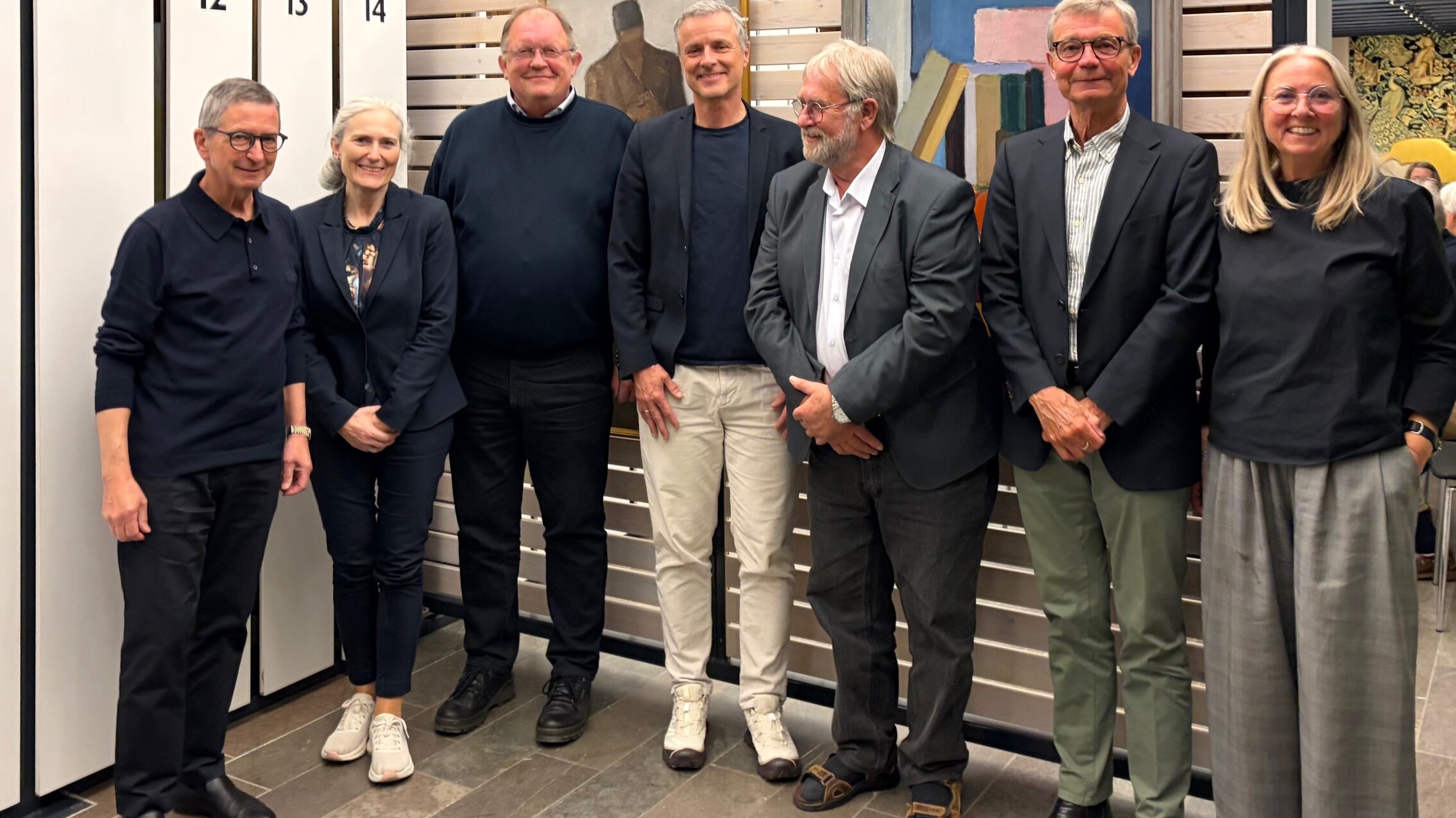 Esbjerg Kunstmuseums nye bestyrelse (fra venstre mod højre): John Lesbo, Anna-Marie Bloch Münster, Morten Hahn-Pedersen, Jan Plantener, Henning Ravn, Søren Nordby og Helene Plet (Peter Schmitz er fraværende på billedet). Pressefoto.