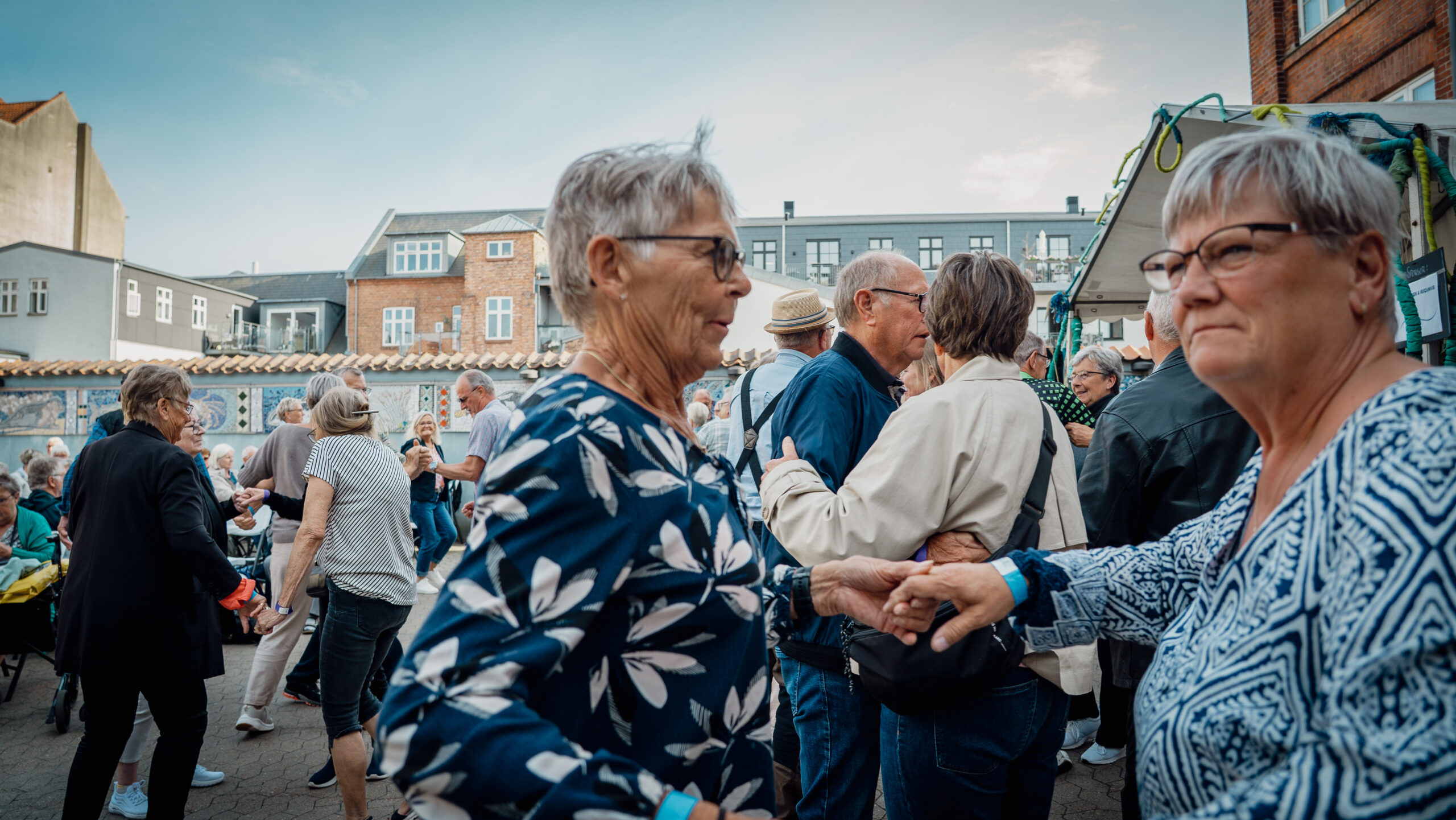 300 torsdag og 400 fredag. Idéen om en festival for byens seniorer er gået rent ind. Foto: Fjodor Pedersen.