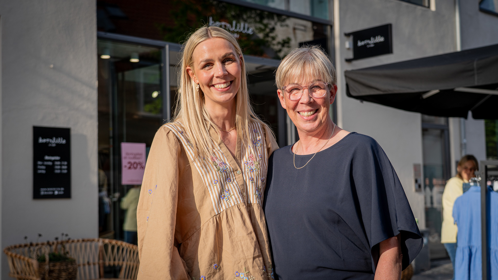 Annie Kristensen (tv.) og hendes mor, Kirsten Kristensen, står bag Børnlille, som fredag åbnede i Kongensgade i Esbjerg efter mange måneders tilløb. Foto: Fjodor Pedersen.