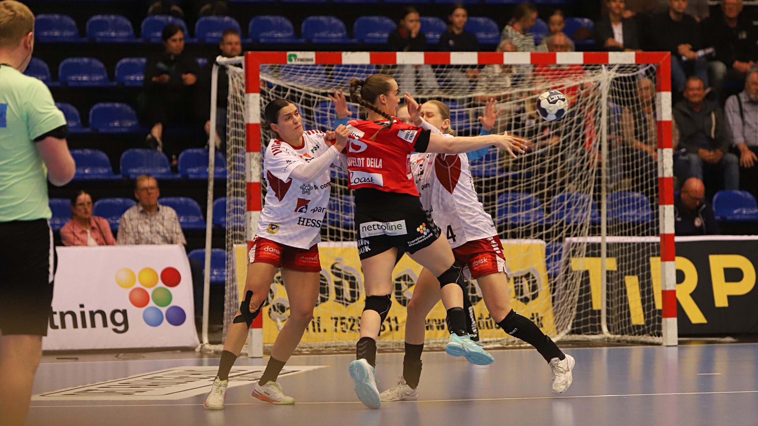 Godt fat i Live Deila - inden Skogrands skade. Foto: Johnny Tauman.