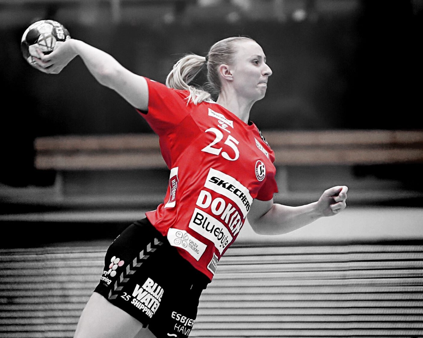 Henny Reistad flyvende. Foto: Johnny Tauman.