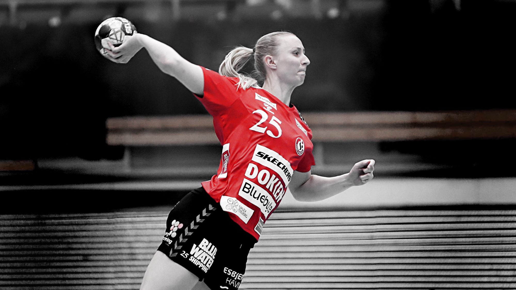 Henny Reistad flyvende. Foto: Johnny Tauman.